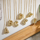 Colar de Letra Inicial com zircônias cravejadas banhado a ouro 18k