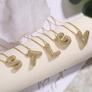 Colar de Letra Inicial com zircônias cravejadas banhado a ouro 18k