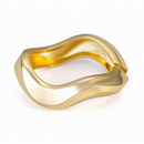 Pulseira Feminina Dourada Design Ondulado – Bracelete Moderno Minimalista, Estilo Elegante e Sofisticado