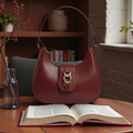 Bolsa Baguete Feminina de Ombro com Zíper e Detalhes Dourados | Loja Celinea