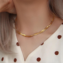 Colar Feminina 2 Fios Aço Inoxidável Banhado Cor Dourada 18K Ajustável- Promoção