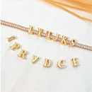 PULSEIRA DE LETRA INCRUSTADO COM ZIRCÔNIA BRILHANTE BANHADA EM OURO 18K
