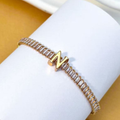 PULSEIRA DE LETRA INCRUSTADO COM ZIRCÔNIA BRILHANTE BANHADA EM OURO 18K