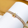 PULSEIRA DE LETRA INCRUSTADO COM ZIRCÔNIA BRILHANTE BANHADA EM OURO 18K