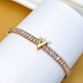PULSEIRA DE LETRA INCRUSTADO COM ZIRCÔNIA BRILHANTE BANHADA EM OURO 18K