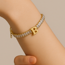 PULSEIRA DE LETRA INCRUSTADO COM ZIRCÔNIA BRILHANTE BANHADA EM OURO 18K